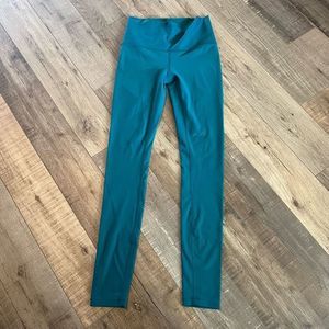 Lululemon leggings size 6